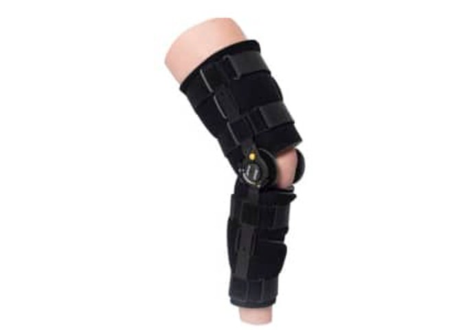 Post-operative foam brace with hinge